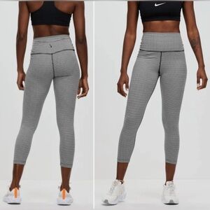 Nike Dri-Fit Gingham Cropped Yoga Leggings Black & White Women’s Sz Small DA1092